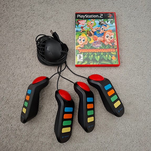 Buzz! Junior Viidakkovillitys PS2 + Buzz-ohjaimet