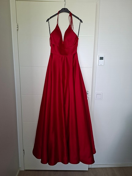 Zazabella Dazzling vanhojentanssimekko koko 34 punainen