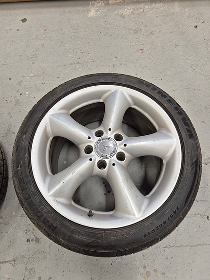 Alkuperäiset MB 17" vanteet + renkaat