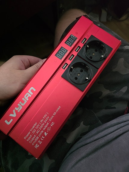 12v -> 230v 1000W invertteri - toimiva!