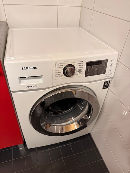 Samsung WF70F5E0W4W edestä täytettävä pesukone 7 kg valkoinen