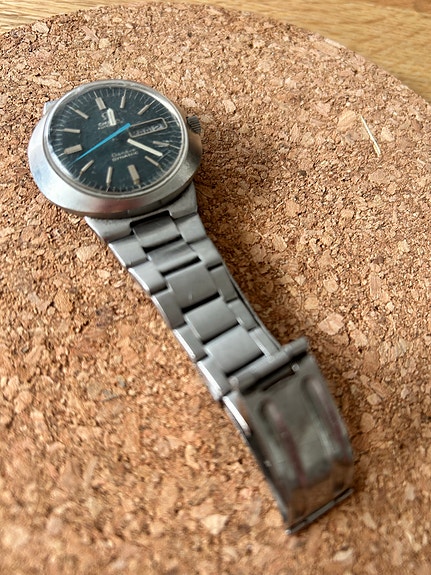 Omega Ceneve rannekello teräsrannekkeella