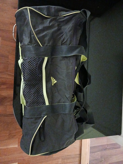 Adidas urheilukassi musta unisex