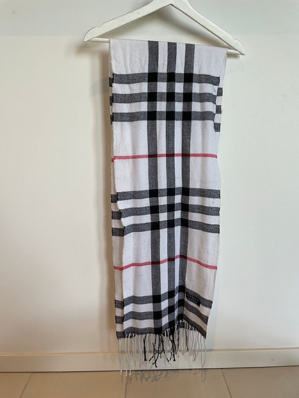 BURBERRY – Lambswool-huivi, valko-musta (hyvä kunto)