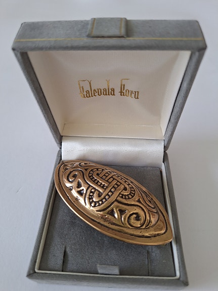 Kalevala korun Osmansolmu-rintakoru