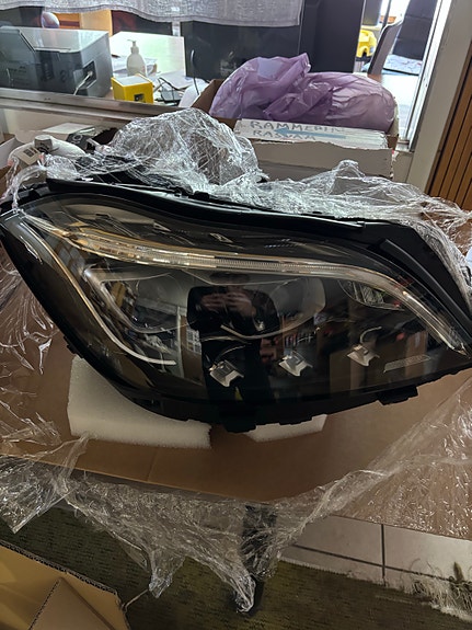 Uusi Mercedes-Benz ajovalo / etuvalo A2188204059