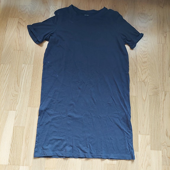 Tummansininen mekko koko S 36/38