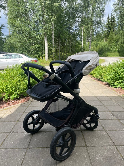 Bugaboo fox 2 yhdistelmärattaat ja turvakaukalo+telakka