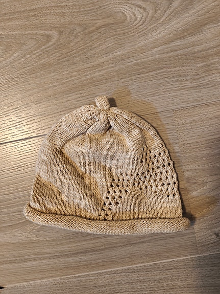 Tyttöjen neulottu hattu