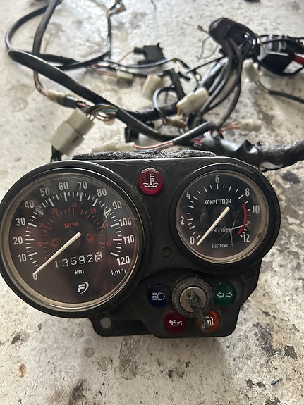 Gilera mittaristo ja johtosarja