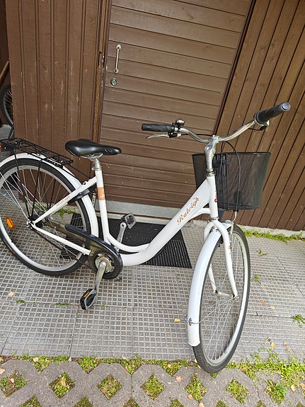 Raleigh naisten kaupunkipyörä