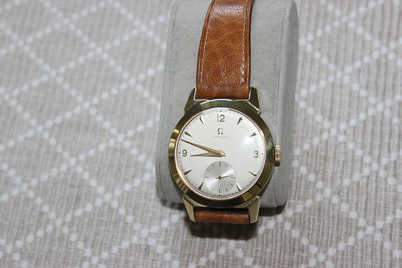 Omega miesten rannekello nahkarannekkeella