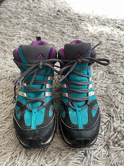 Adidaksen varrelliset Gore-Tex -kengät, koko 34