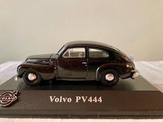Volvo PV444 pienoismalli musta 1:43