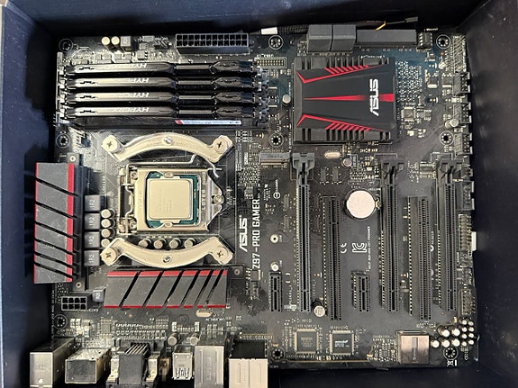 Asus Z97-PRO Gamer emolevy + Intel Core i5 -prosessori