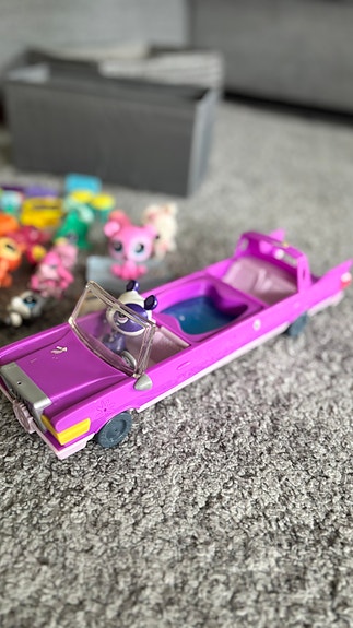 LPS auto ja hahmot
