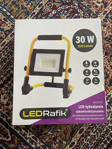 Uusi LED-työvalaisin