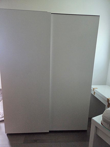 IKEA vaatekaappi liukuovilla valkoinen
