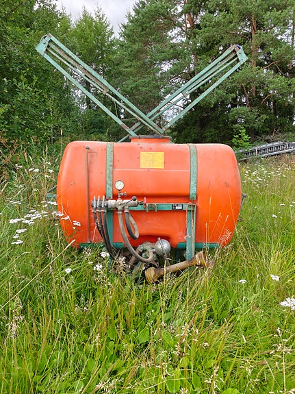 Kasvinsuojeluruisku traktoriin