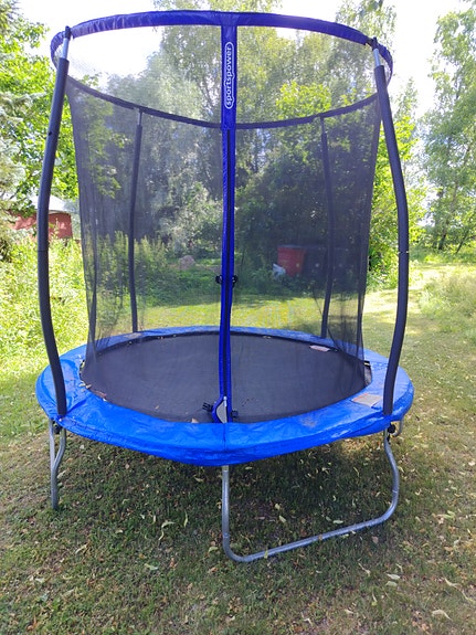 trampoliini