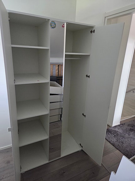 IKEA vaatekaappi valkoinen
