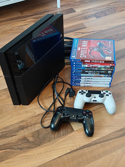 Sony PlayStation 4 500Gt, ohjain ja 11 peliä