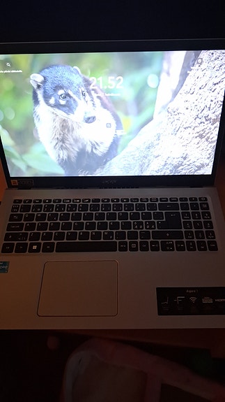 Myydään läppäri, on kuin uusi. Laturi tulee mukaan.