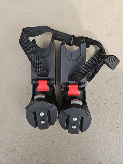 Baby Jogger turvakaukaloadapterit.