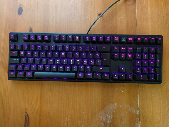 Ducky Shine 4 – Cherry MX Brown -kytkimillä