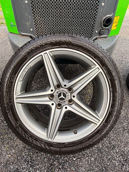 Mersun Amg vanteet Nokian Hakkapeliitta renkailla