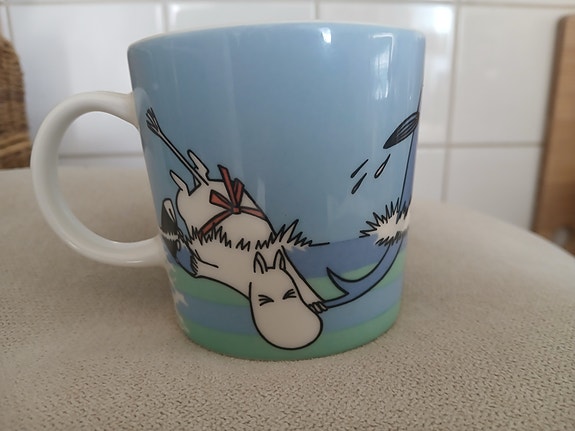 Delfiinisukellus muumimuki