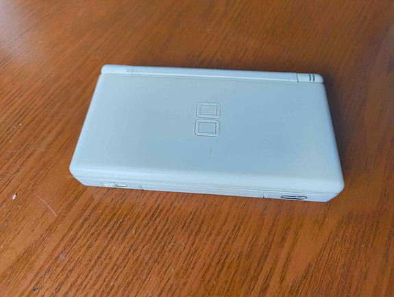 Nintendo DS Lite valkoinen