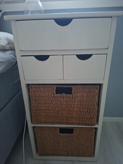 pieni hyllykkö