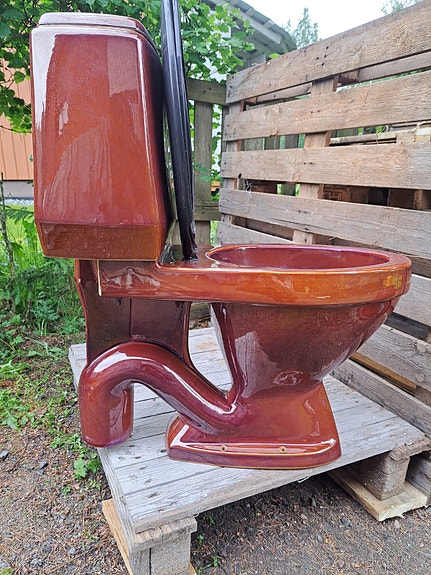 Värillinen WC-istuin