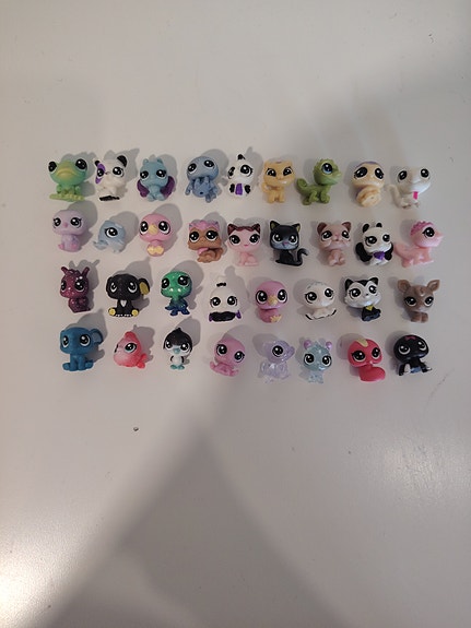 Littlest Pet Shop mini figuureja