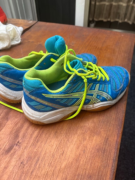 Asicsin sisäliikuntakengät, koko 38