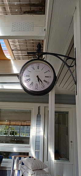 Kaunis toimiva kello