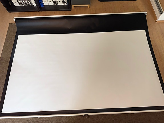 Grandview CB-P100 manuaalinen 100" valkokangas hidastimella