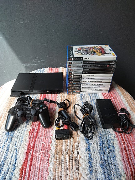 PS2 Slim konsoli -valmis pelipaketti, ohjain + muistikortti + pelit