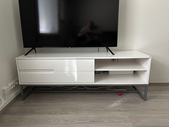 TV-taso valkoinen