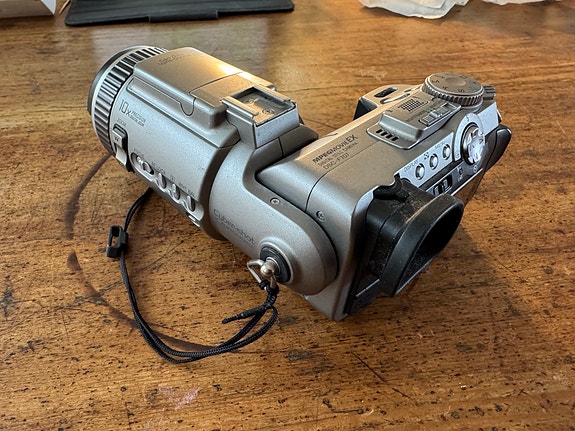 Sony DSC-F707