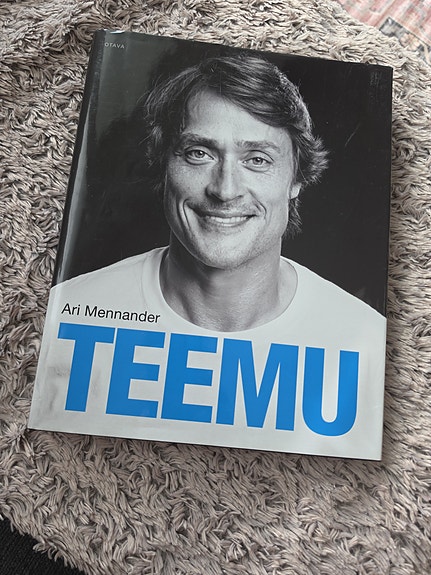 Ari Mennander: Teemu Selänne-kirja