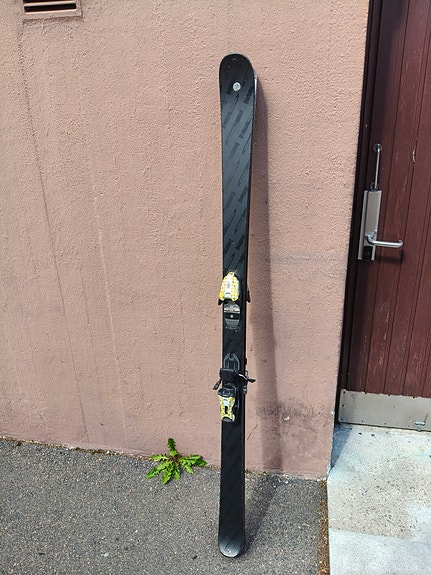 Laskettelusukset twin tip
