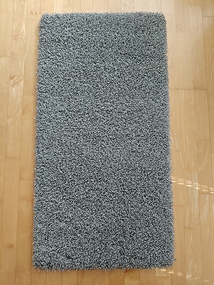 Harmaa nukkamatto