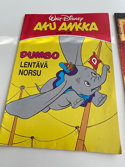 Disney Aku Ankka Dumbo ja Pocahontas sarjakuva lehdet