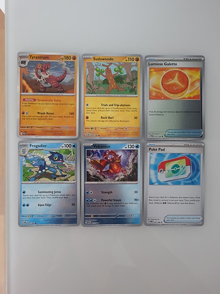 Pokemon holo-kortit yhteishintaan