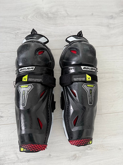 Bauer hyperlite polvisuojat 13"