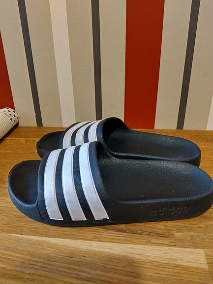 Adidas sandaalit