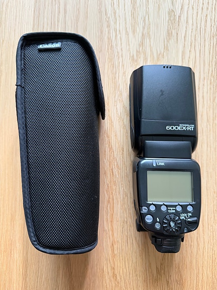 Canon Speedlite 600EX-RT kameran salama