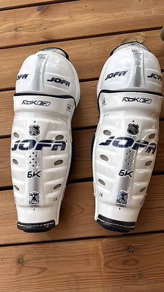 Jofa 6k jääkiekkosäärisuojat koko 15 (38 cm )valkoinen